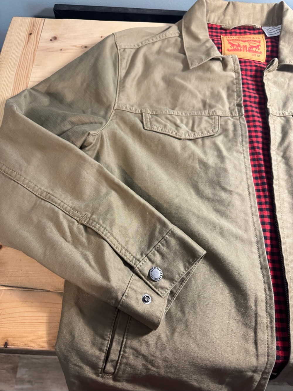 Levi's Men's Tan Workwear Jacket with Red Plaid Lining - Picture 6 of 11